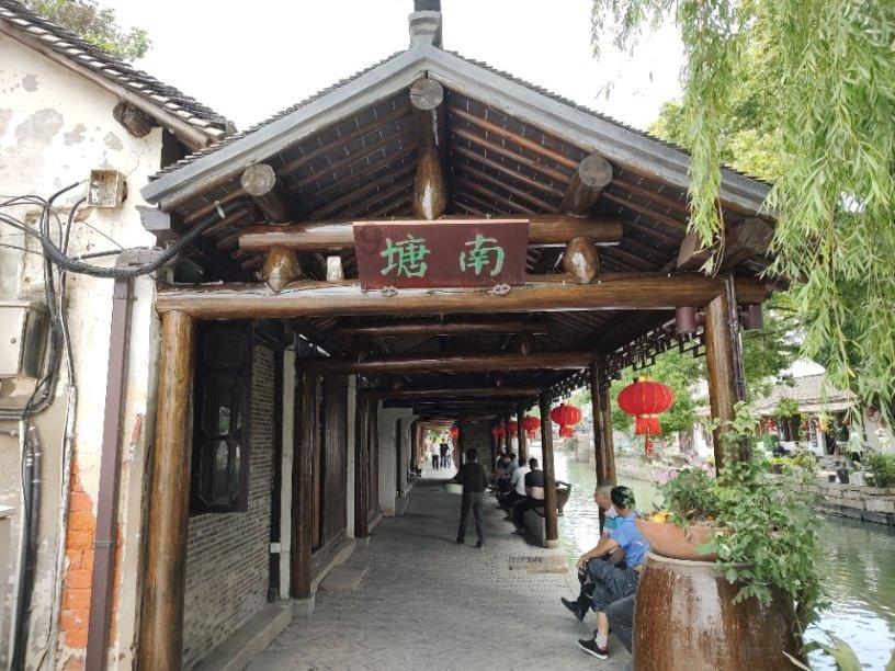 亚当玩高尔夫